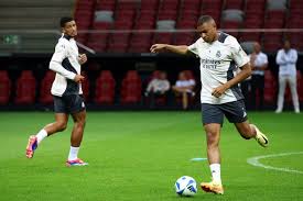 篮球——2024年中国篮球名人堂入堂仪式在京举行.